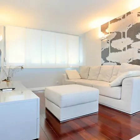 Modern Toni With Sea View Apartment