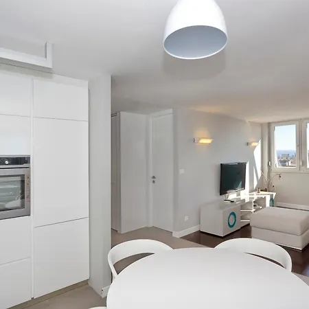 Modern Toni With Sea View דירה *