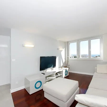 Modern Toni With Sea View *