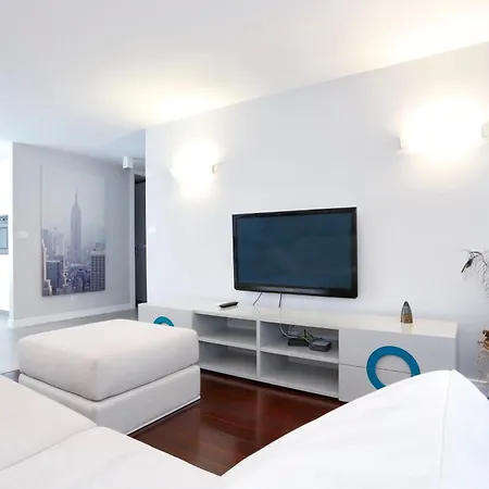 Modern Toni With Sea View Apartment Split
