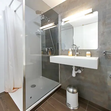 Modern Toni With Sea View Apartment Split